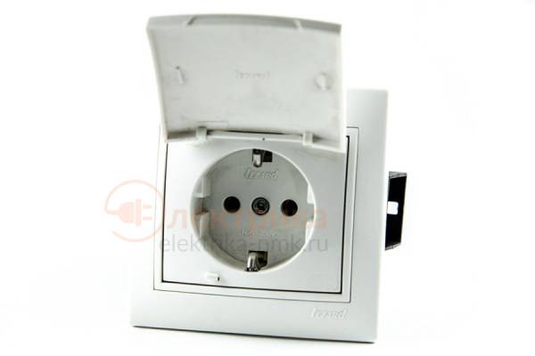 розетка 1 с/з бел. с крыш. 16А 01-0202-123 Lezard