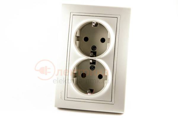 розетка 2 с/з крем 16А 01-0303-127 Lezard