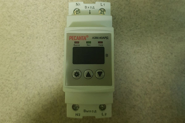 АЗМ-40АРД блок защиты по напряжению регул. 