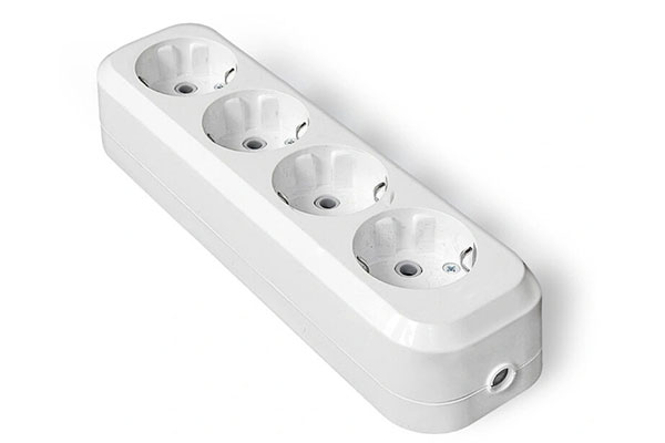 колодка 4гн. с/з 16A белая  UNIVersal