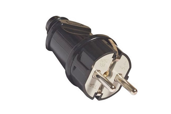 вилка с/з черн. 16А прямая UNIVersal