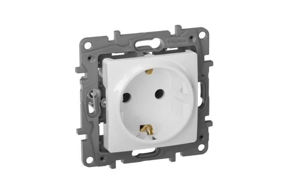 Механизм розетки 1-м СП Etika 16А IP20 250В 2P+E с заземл. немецк. стандарт винт. клеммы бел. Leg 672221