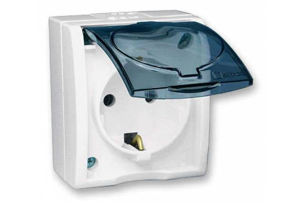 Розетка 1-м ОП Simon15 16А IP54 250В с заземл. Schuko защ. шторки с крышкой винт. клеммы бел. Simon 1594432-030