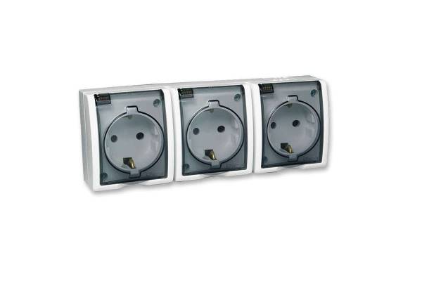 Розетка 3-м ОП Simon15 16А IP54 250В с заземл. с крышкой винт. клеммы бел. Simon 1594437-030