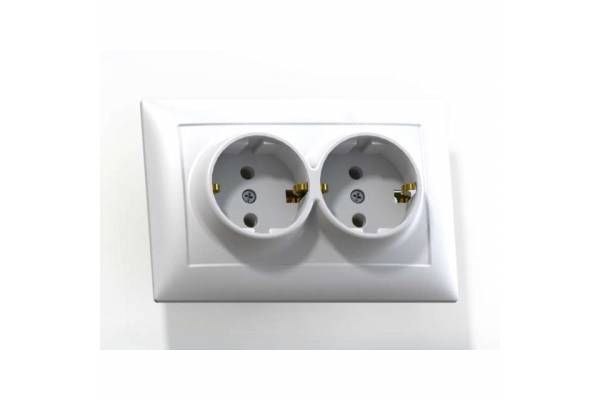 Розетка 2-м СП Селена РС16-372 16А IP20 с заземл. бел. Кунцево 8116
