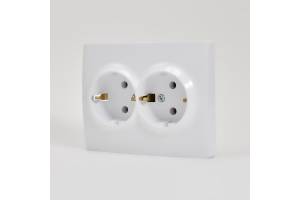 Розетка 2-м СП KARINA термопласт с заземл. бел. LEZARD 707-0200-127B