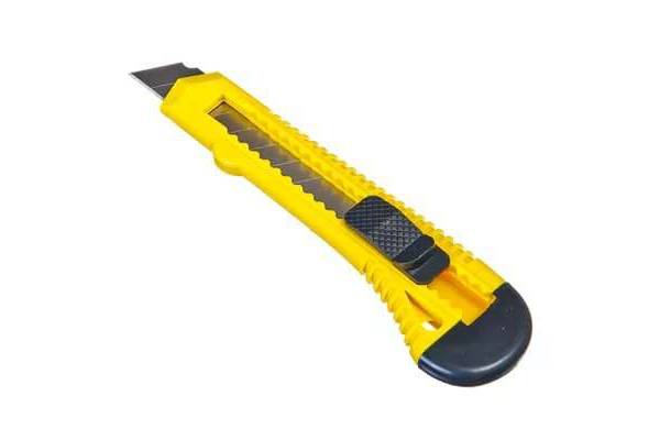 Нож с сегмент. лезвием 18мм пласт. корпус REXANT 12-4903